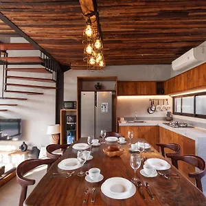 Villa Casa Amani Industrial Style, Kerobokan